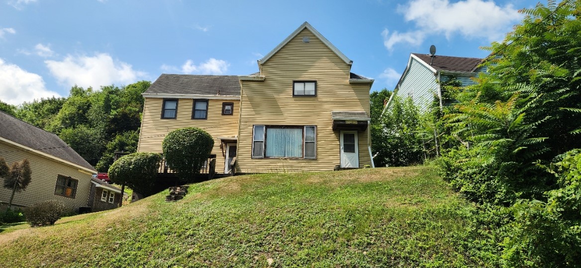 915 Border Avenue — photo 1