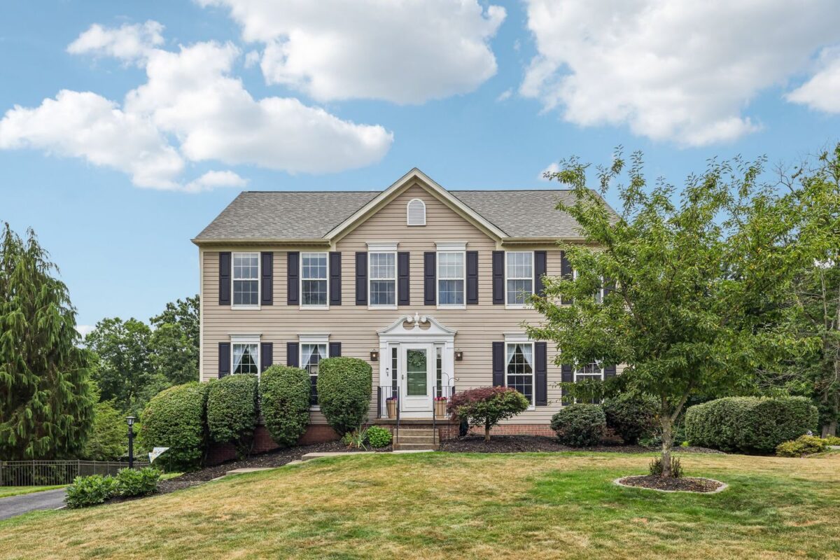 8042 Woodcreek DRIVE — photo 1