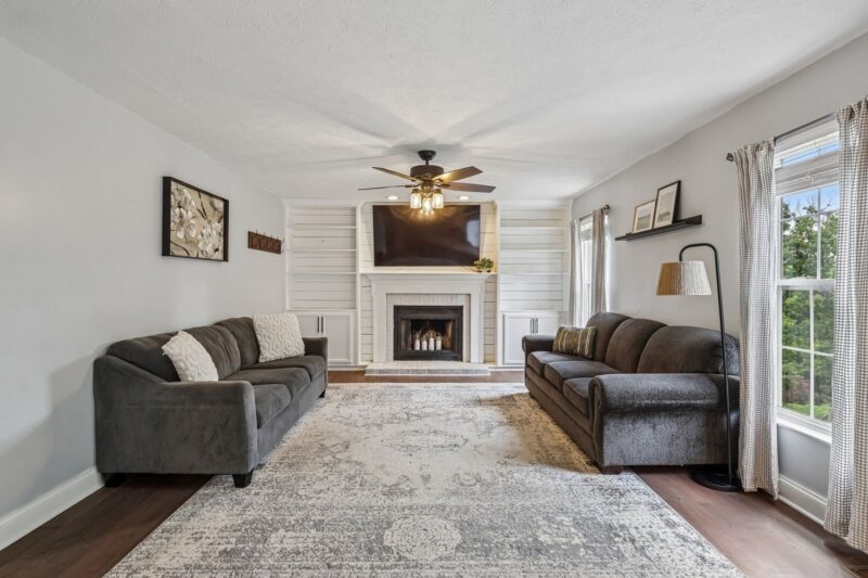 8042 Woodcreek DRIVE — photo 2