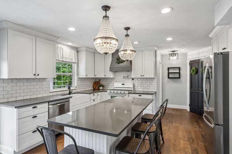 8042 Woodcreek DRIVE — photo 4