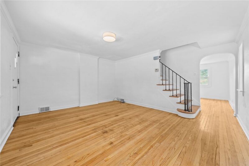 4357 Winterburn Ave — photo 5