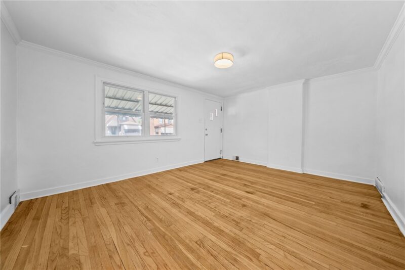4357 Winterburn Ave — photo 6