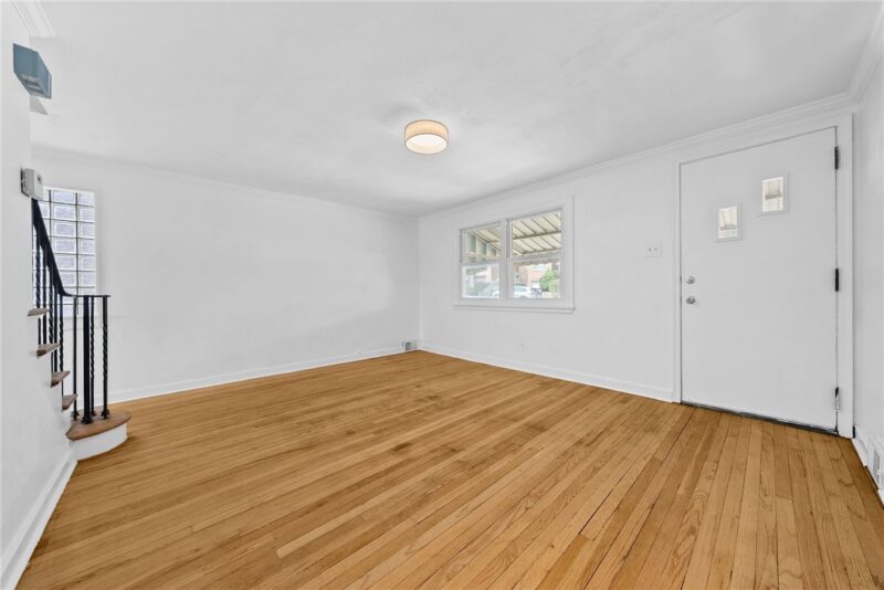 4357 Winterburn Ave — photo 7