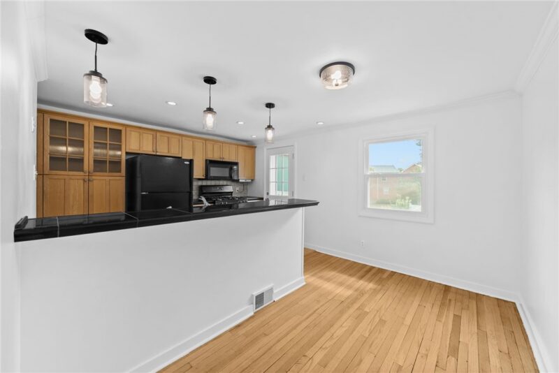 4357 Winterburn Ave — photo 8