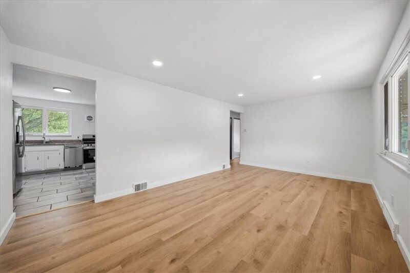 3001 Jameson Dr — photo 8