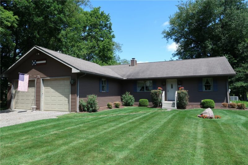 612 Latonka Dr — photo 2