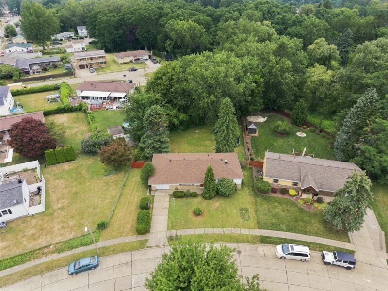 3203 Regis Dr — photo 2
