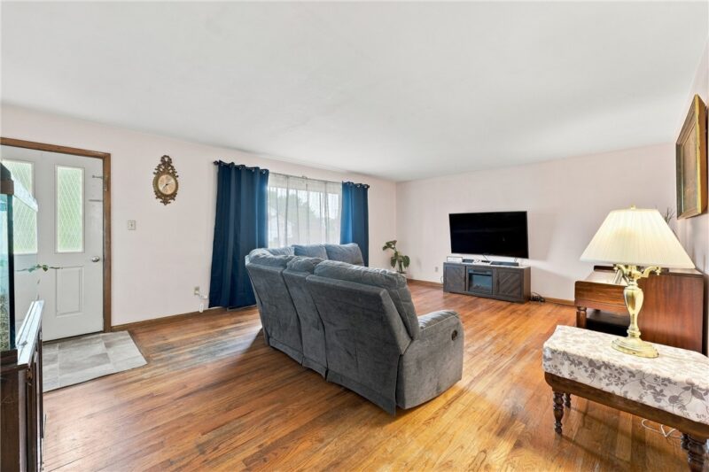 3203 Regis Dr — photo 3