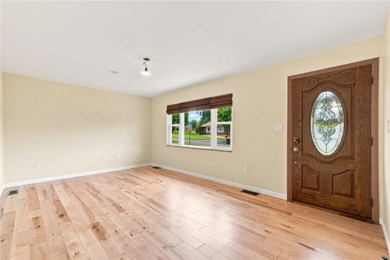 529 COCHRAN DRIVE — photo 2