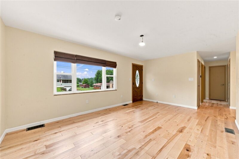 529 COCHRAN DRIVE — photo 3