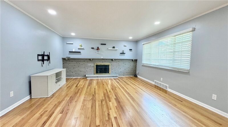 4774 Beall Dr — photo 5
