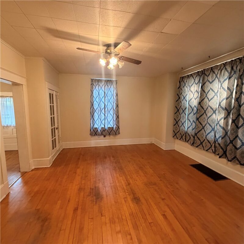 355 Wilson Ave — photo 4