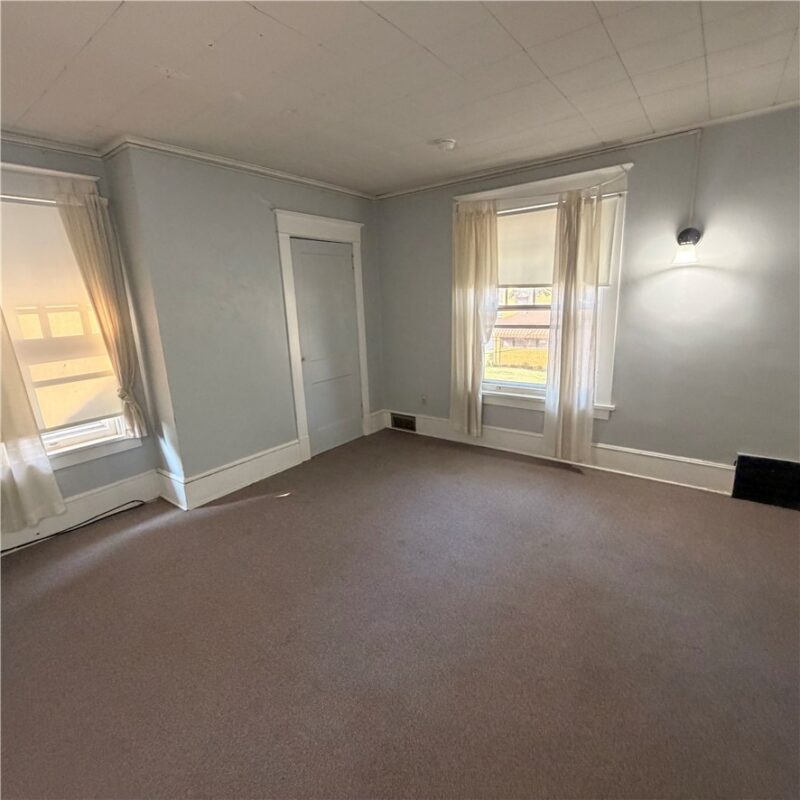 355 Wilson Ave — photo 8