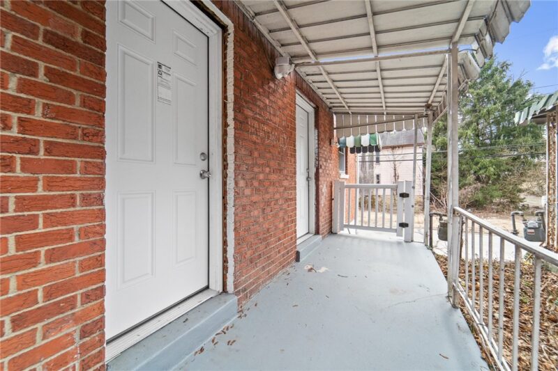 2517 Irwin — photo 3