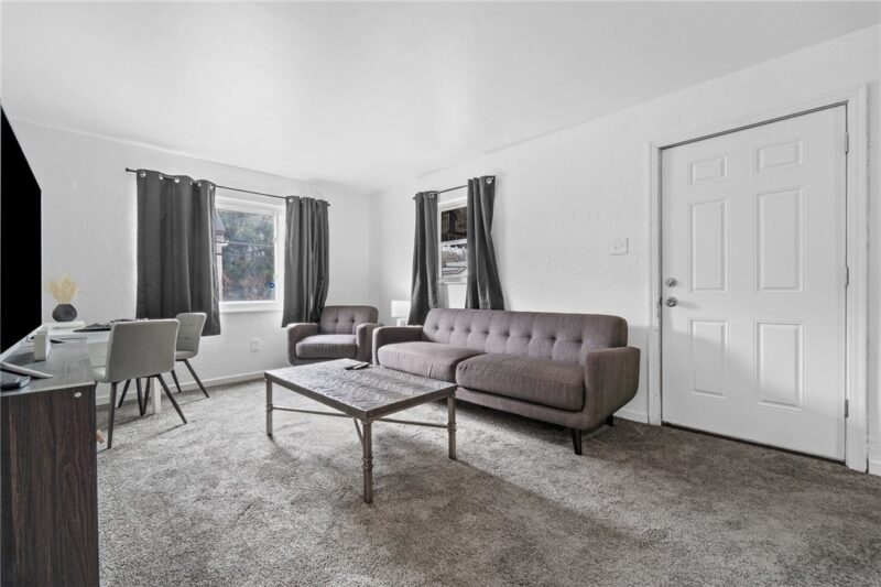 2517 Irwin — photo 4