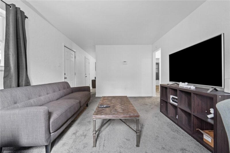 2517 Irwin — photo 6