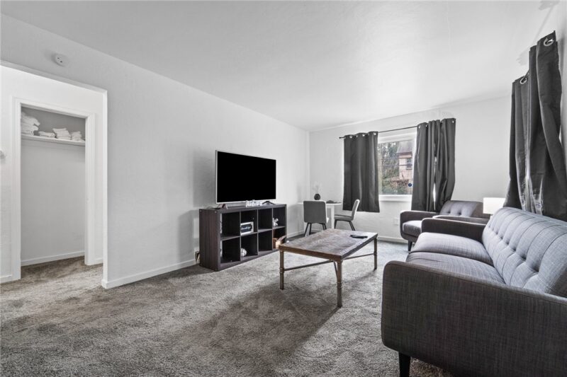 2517 Irwin — photo 7