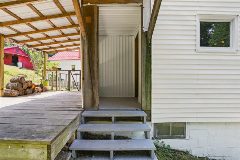 412 E Jackson Street — photo 8