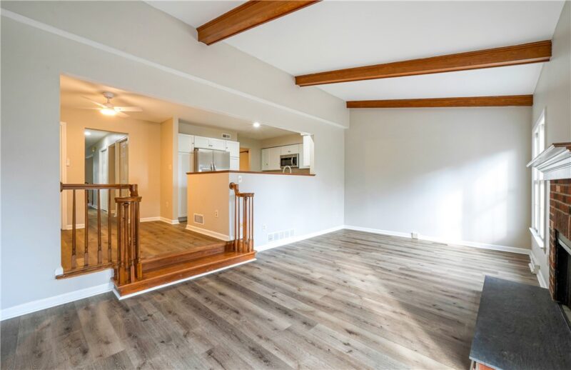 402 Royal Ct — photo 5