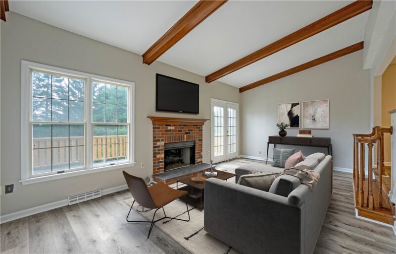 402 Royal Ct — photo 6