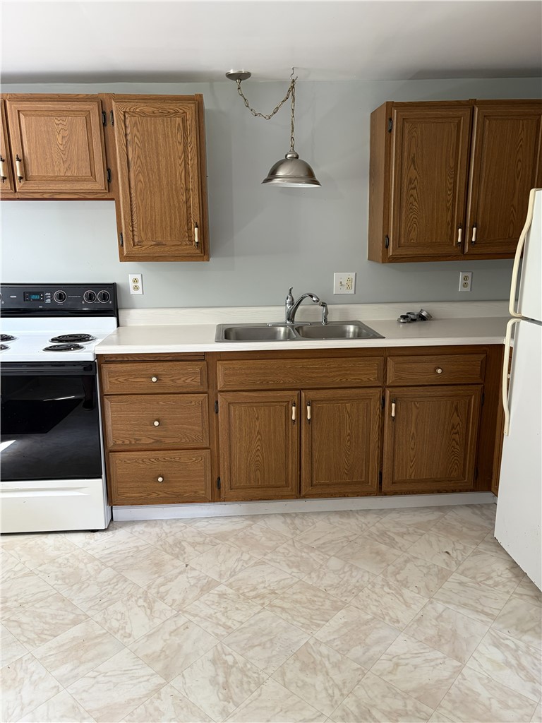 195 Luxor School Rd. — photo 4