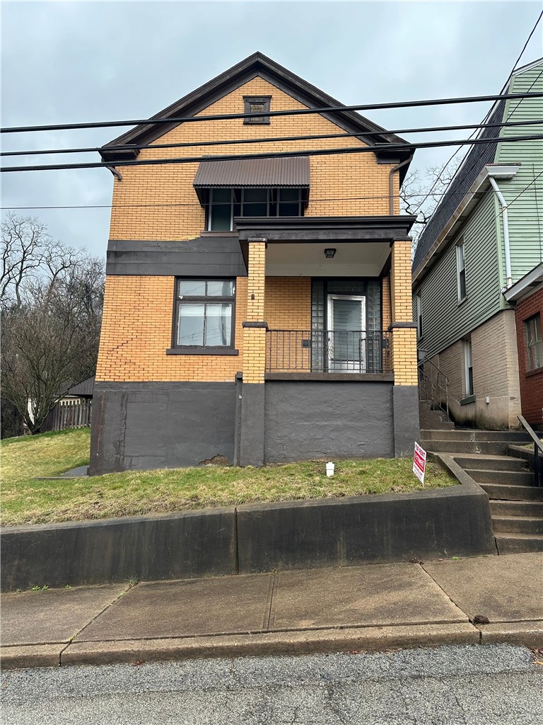 212 Fairview Ave — photo 1