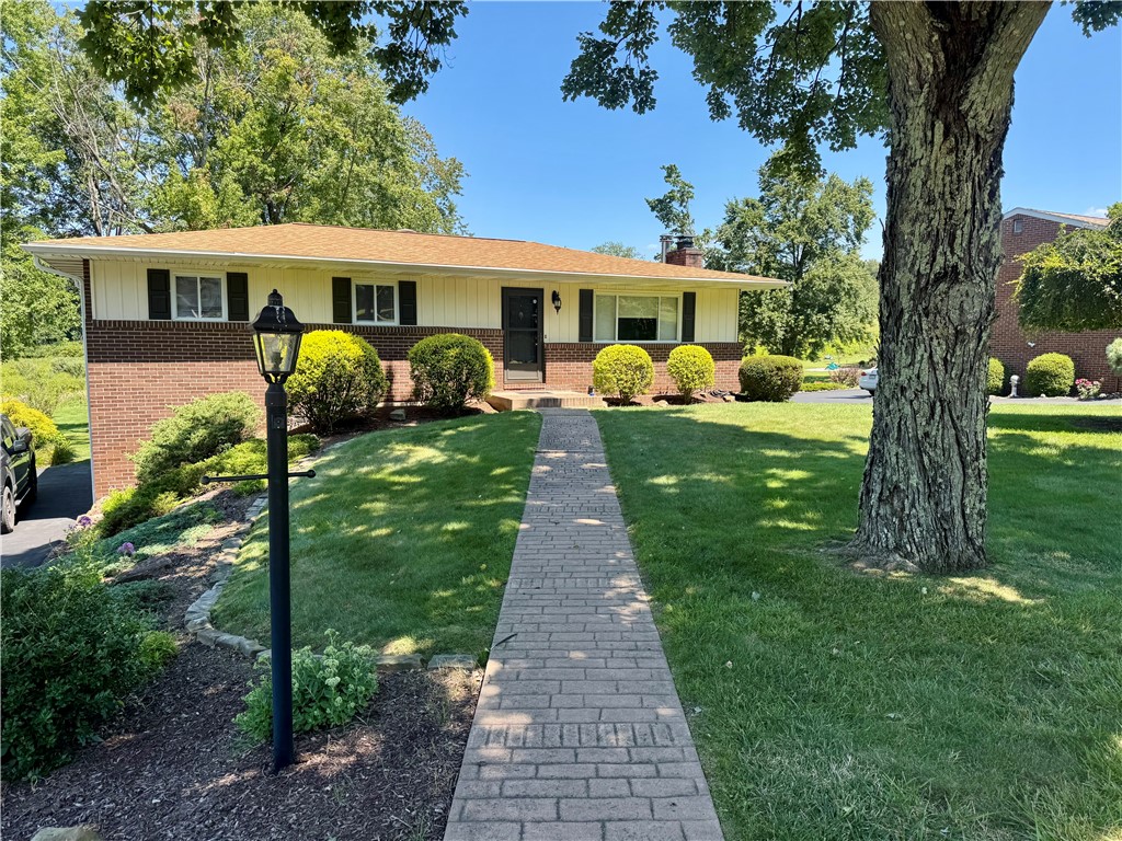 135 Hampton Ct — photo 1