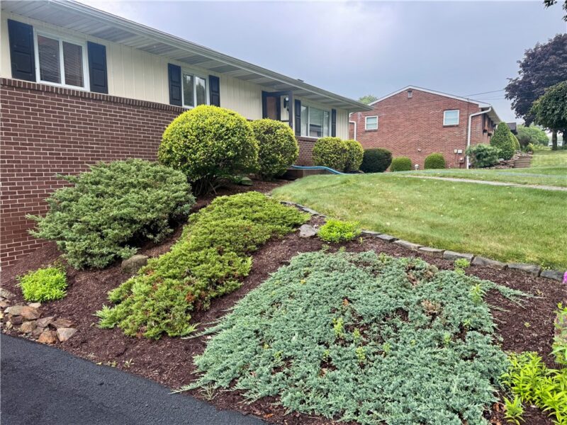 135 Hampton Ct — photo 3