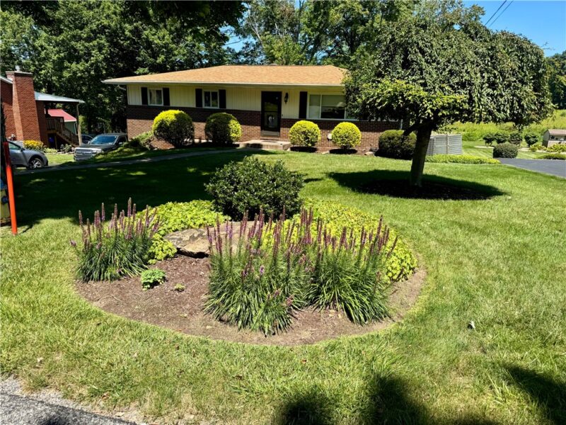 135 Hampton Ct — photo 4