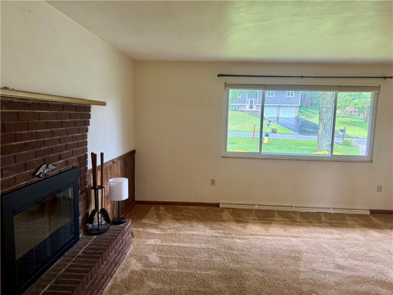 135 Hampton Ct — photo 5