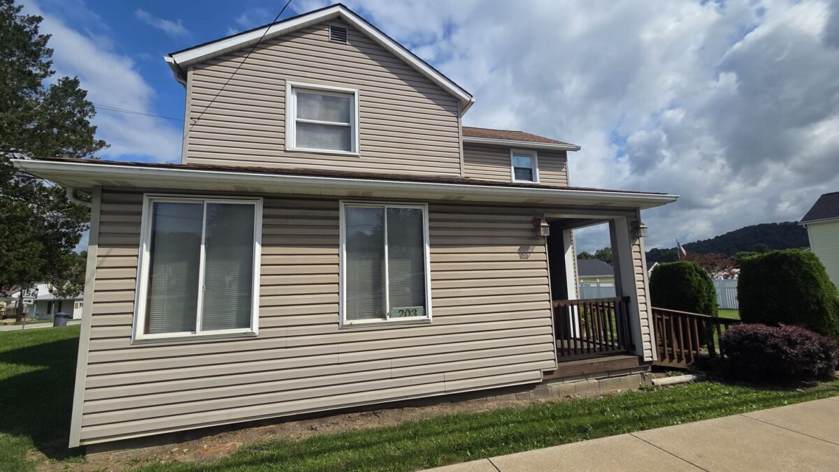 203 Indiana Avenue — photo 1