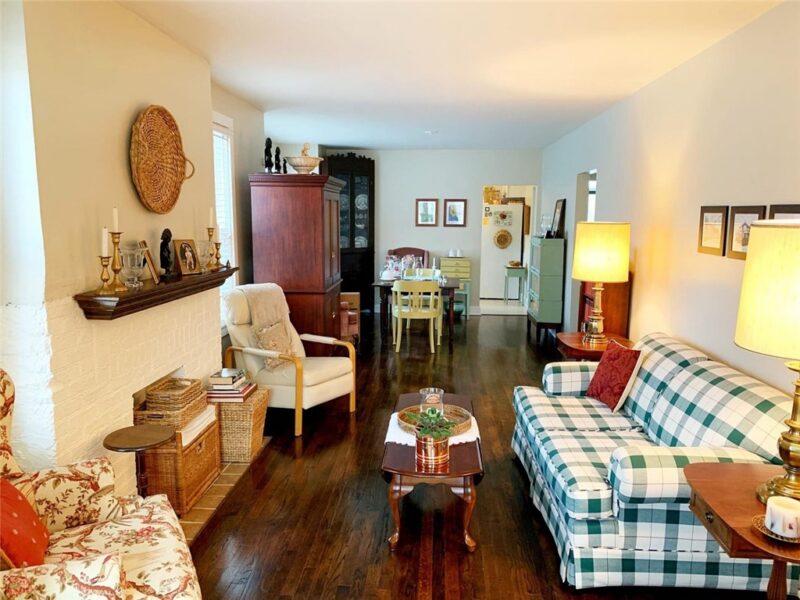 1367 Cordova Rd — photo 2