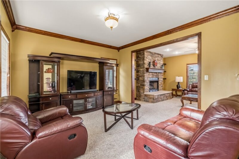 2044 Sterling Dr — photo 2