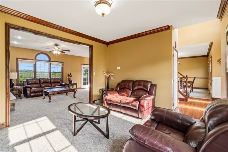 2044 Sterling Dr — photo 3