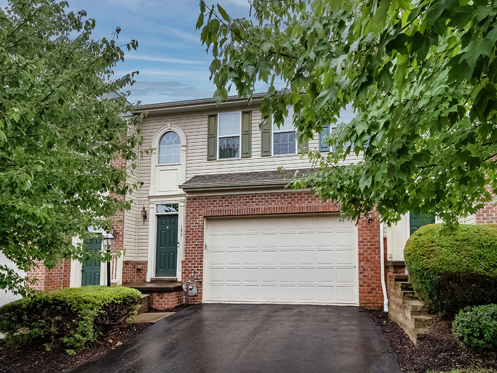 195 Broadstone DRIVE — photo 1