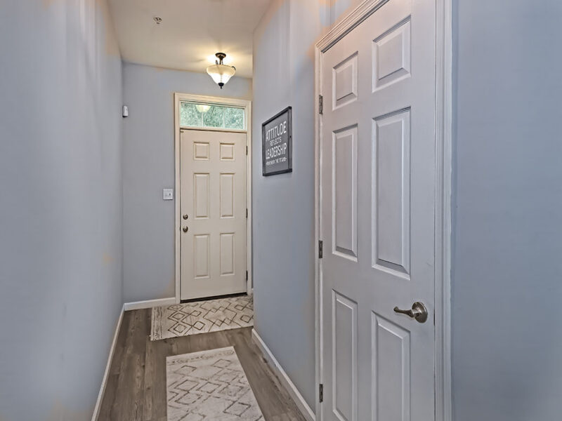 195 Broadstone DRIVE — photo 2