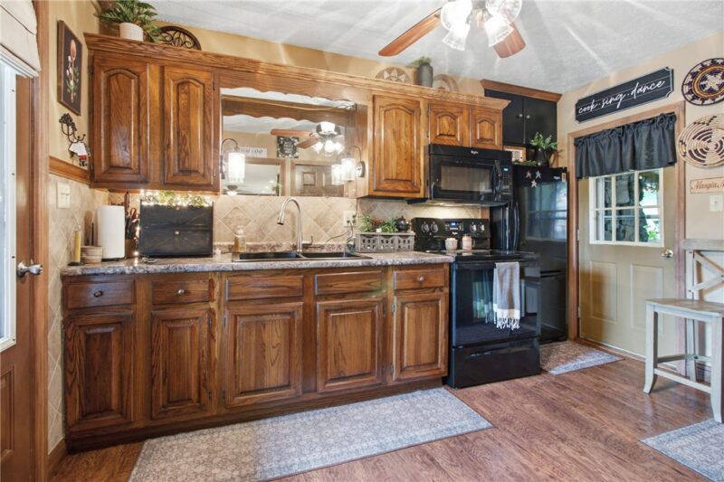539 Clawson St — photo 4