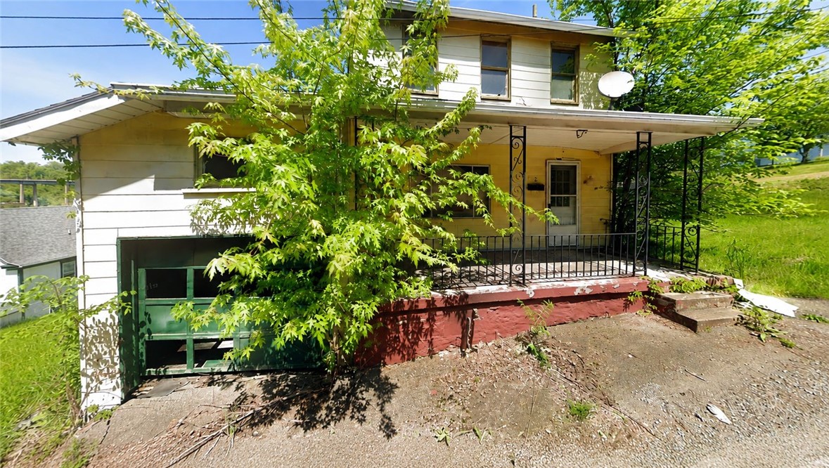 220 Bank St — photo 1