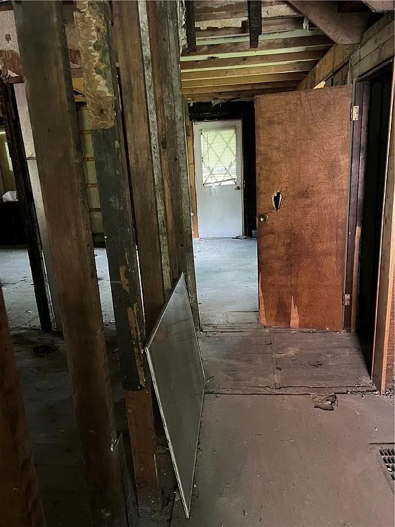 220 Bank St — photo 3