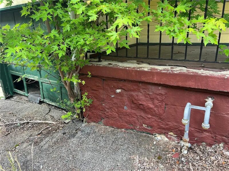 220 Bank St — photo 4