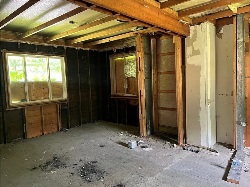 220 Bank St — photo 6