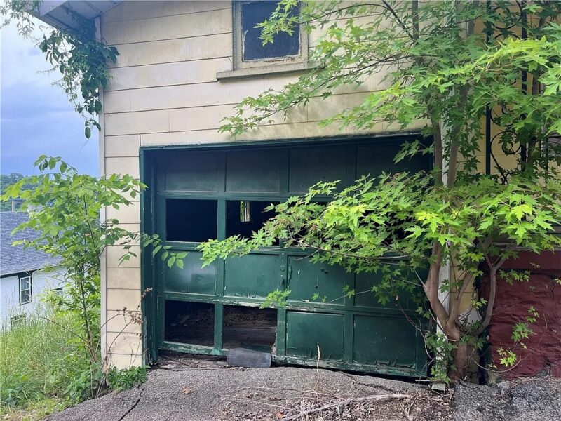 220 Bank St — photo 7