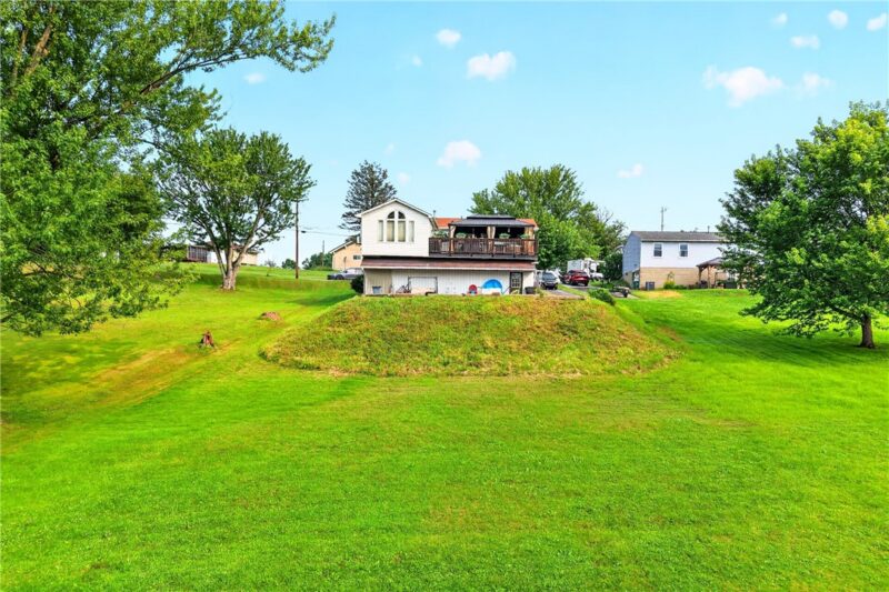 20 Irwin Dr — photo 2