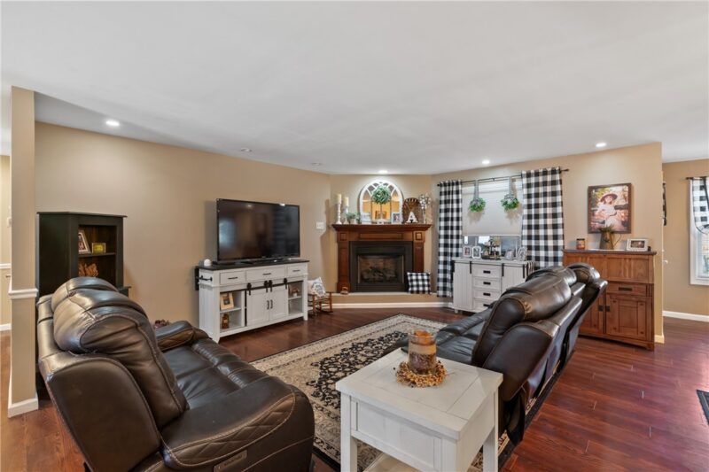 16 S Cowan Road — photo 4