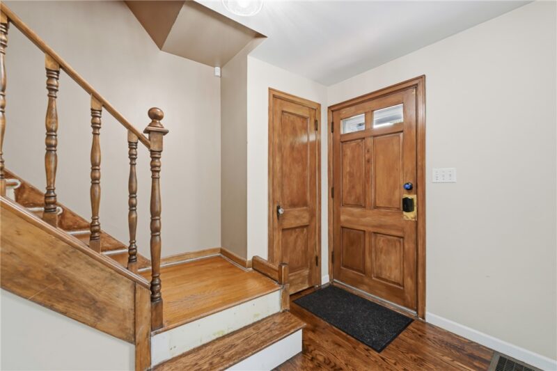 274 S Oakdale Ave — photo 4