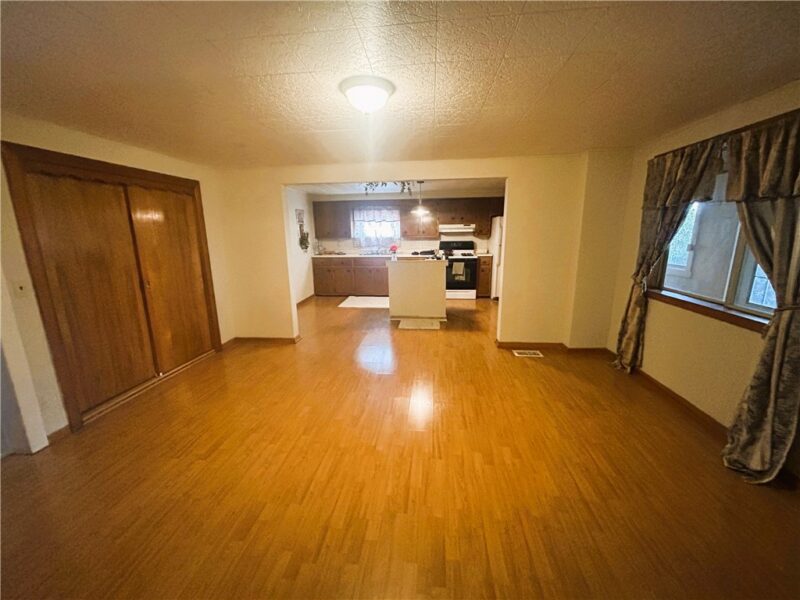 919 E Main St — photo 4