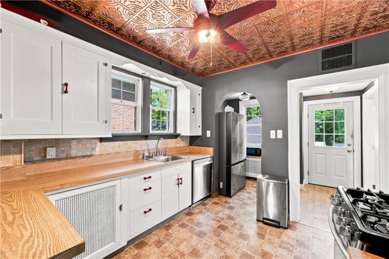 2121 Duquesne Ave — photo 8