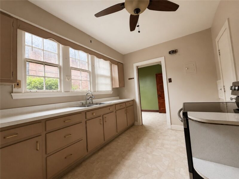 1521 Manor Ave — photo 8