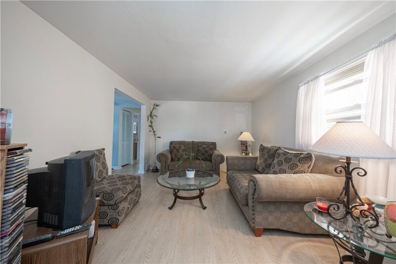 3275 Waltham Ave — photo 3