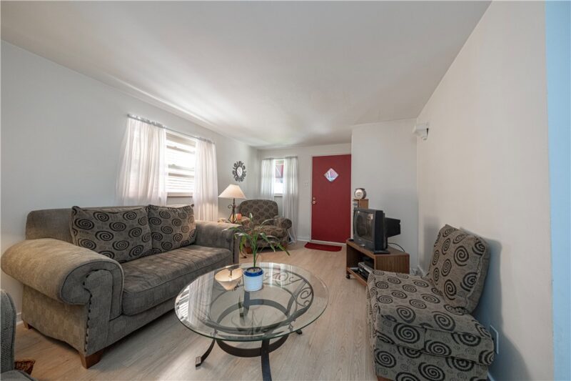 3275 Waltham Ave — photo 4